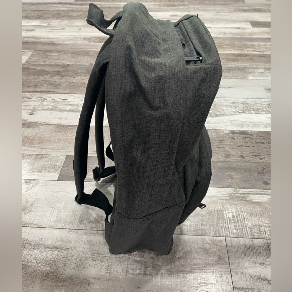 Herschel Supply Company backpack new condition charcoal gray - Picture 7 of 12